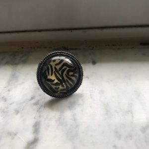 Zebra ring